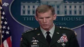 Video : Obama sacks Gen McChrystal, picks Petraeus