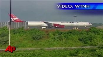 Video : No food, no AC as plane sits on tarmac for hours in USA