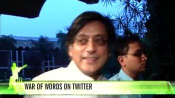 Video : War of words between Modi and Tharoor continues