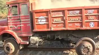 Video : A truck that can run on railway tracks