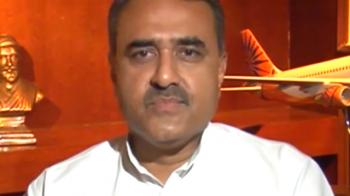 Only unionised pilots to get incentives: Praful