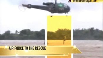 Video : Air Force pilots rescue 5 children from drowning
