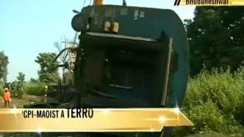 Video : Naxals attack train in Jharkhand, 2 killed