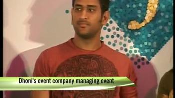 Dhoni at Kolkata fashion week