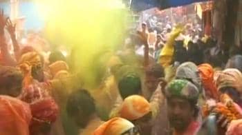 Video : The tradition of 'Lathmar Holi'
