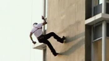 Video : French 'Spiderman' scales Pune's tallest