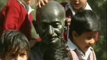 Video : Following Gandhi's footsteps