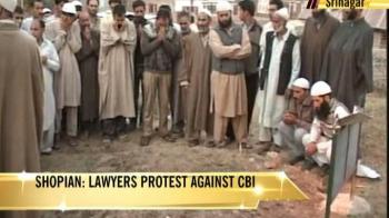 Video : Shopian: Lawyers protest against CBI