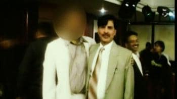 अपराधी की पार्टी में थिरके पुलिसवाले