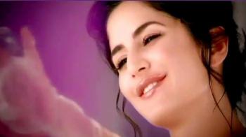 Kat makes Ash feel washed up!