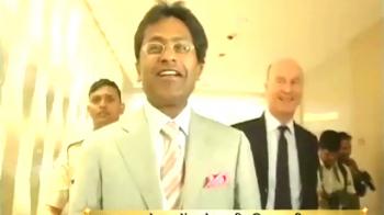 जारी है कीचड़ स्नान...