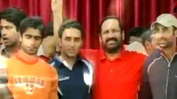 Hockey crisis ends, players to resume practice