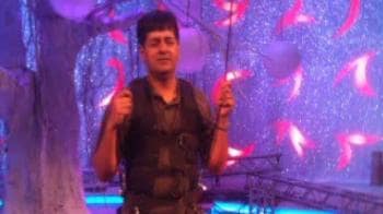 Video : Vikram's midair act on the sets of Greenathon