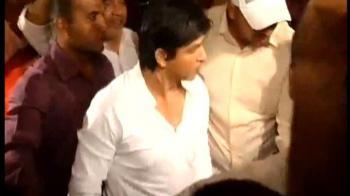Shah Rukh Khan pays tribute to 26/11 victims