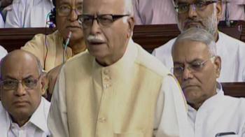 Video : Phone tapping: Advani takes on PM