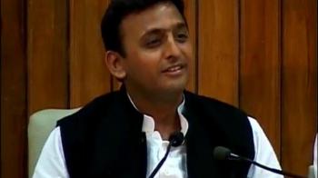 Mulayam, Akhilesh react to Amar's salvo