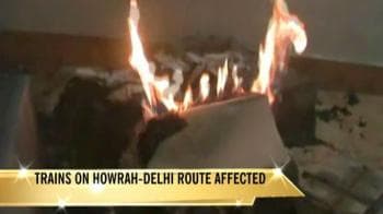 Video : Naxals torch Bihar rail office