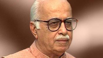 Varun, Maneka meet Advani