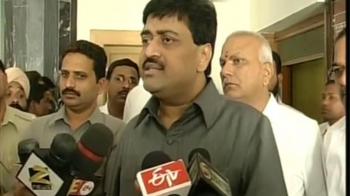 Taximen versus Marathi card: Chavan backpedals?