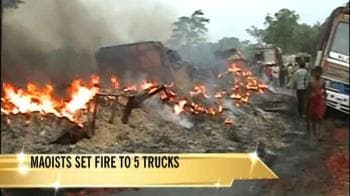 Video : Naxals set trucks on fire in Jharkhand