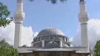 Video : Outrage over Swiss ban on minarets