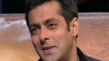 Video : Salman plays matchmaker to KJo