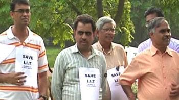 Video : IIT professors fight for dignity