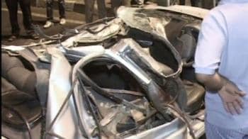 Video : Four killed in car crash near south Delhi mall
