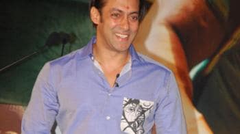 Video : Salman vs SRK: Now, in cricket