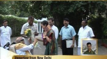 Video : Karuna meets Sonia over govt formation