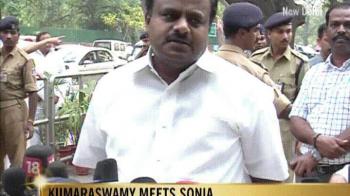 Kumaraswamy meets Sonia Gandhi