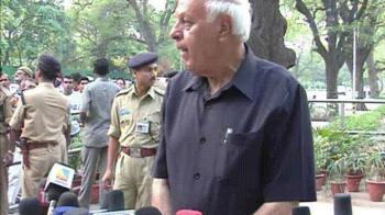 Farooq meets Sonia Gandhi