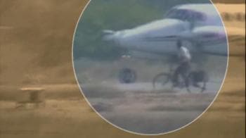 Video : Narrow escape for Mulayam's plane