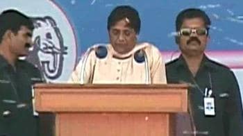 Video : Police report on bees praises Mayawati's composure