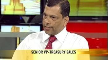 Video : What is pushing the rupee?