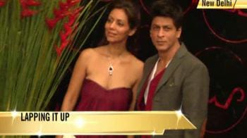 Video : Hrithik, SRK at Delhi nightclub