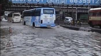 Video : Heavy rain in Mumbai: Mithi River breaches danger mark