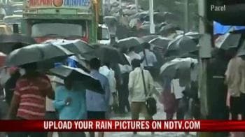 Video : Mumbai rain: Local train services, road traffic hit