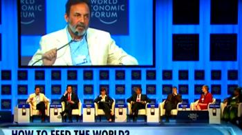 Michael Dell gives a demo of Dell Mini 5