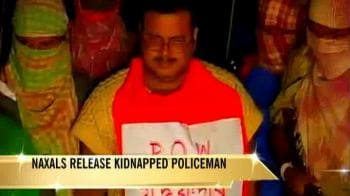 Video : Kidnapped policeman released by Naxals