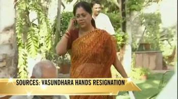 Vasundhara meets Advani, hands over her resignation