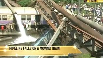 Video : Mumbai: Pipeline falls on train; 2 killed
