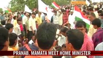 Congress MLAs protest attacks against partymen in Bengal