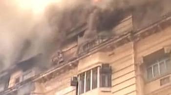 Video : Fire at Kolkata's Park Street, many trapped