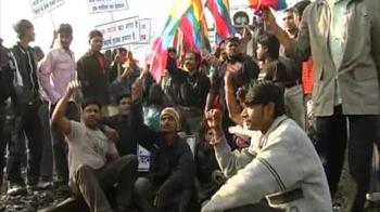 Pro Vidarbha activists halt train