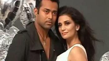 Leander, Rhea strike a pose