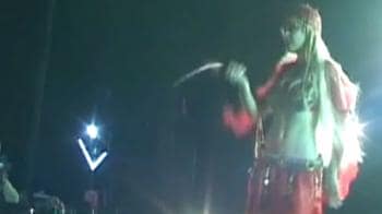 Video : Minister under fire for 'vulgar' dance