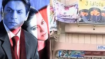 Video : Theatres take off SRK's posters after Sena threat