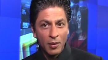 Video : SRK reacts to Sena protests