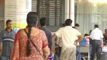Video : 13,000 passengers grounded